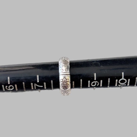 BRIGHTON~Sterling Silver 925 Retired "Marrakesh" Etched Flowers Stack Ring.  Sz8 - Picture 6 of 7